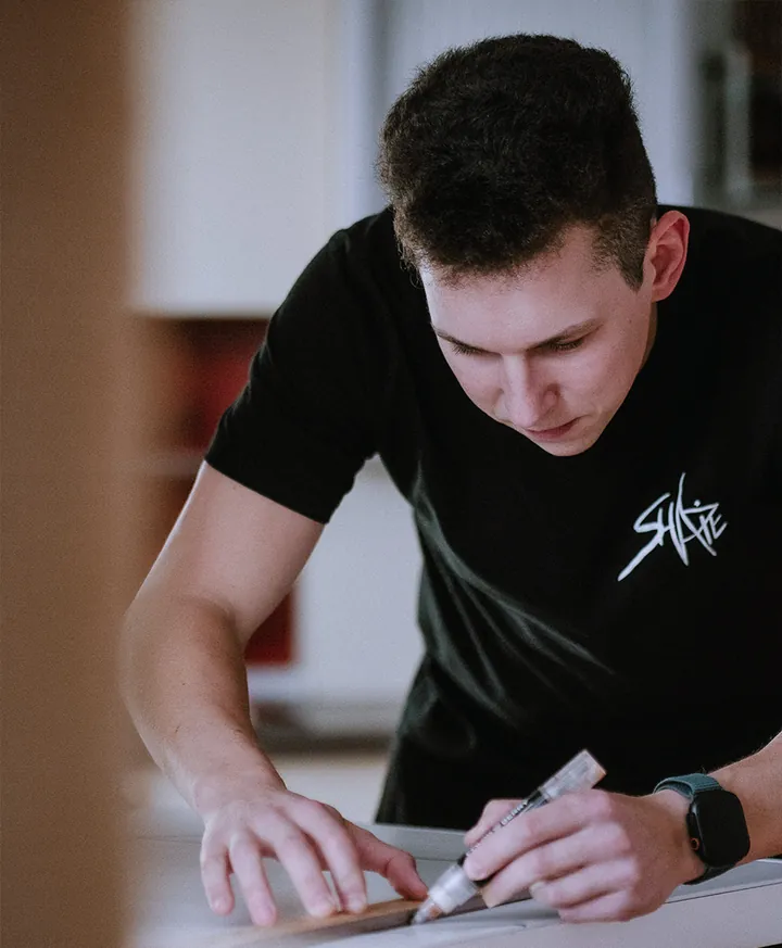 Šarūnas cutting canvas by hand