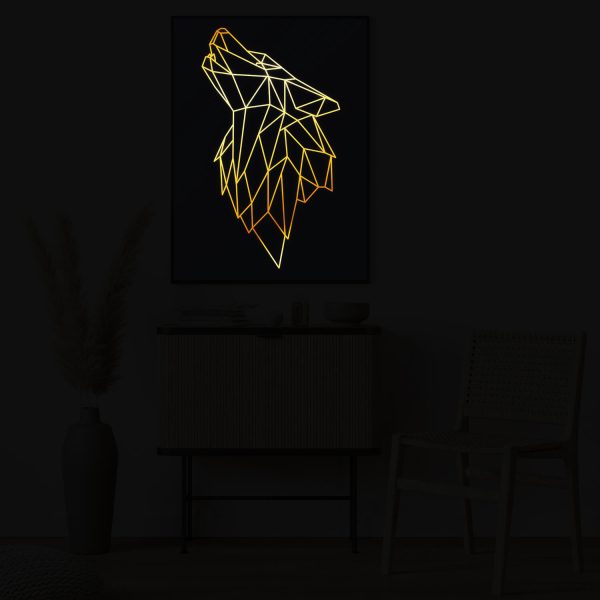 Howling Wolf bei Nacht beleuchtet