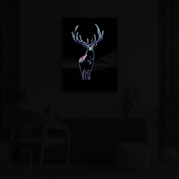 Elk On The Water bei Nacht beleuchtet