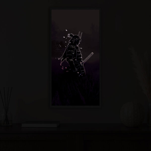 Silent Honor bei Nacht beleuchtet